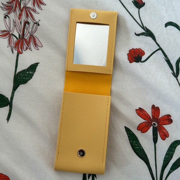 Illumicrate lipstick holder - Picture 3 of 4